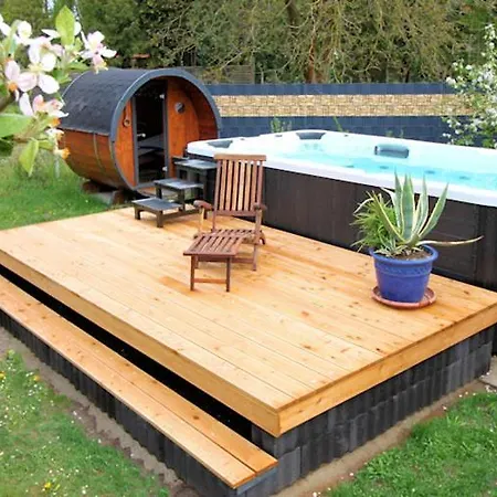 Wohlfuehlferienhaus Berlin- Wellness, Pool Beheizt, Sauna, Spielplatz Дом отдыха Малов