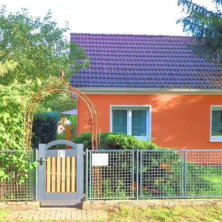 Wohlfuehlferienhaus Berlin- Wellness, Pool Beheizt, Sauna, Spielplatz Малов
