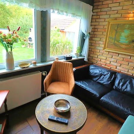 Wohlfuehlferienhaus Berlin- Wellness, Pool Beheizt, Sauna, Spielplatz * Малов